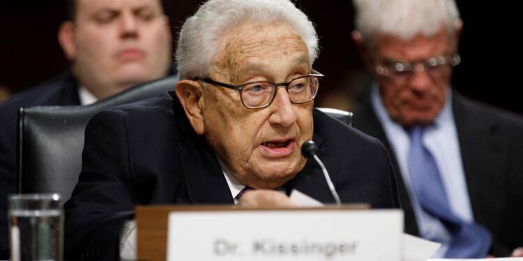 Henry Kissinger aconseja que Ucrania no debe ceder ningún territorio a Rusia