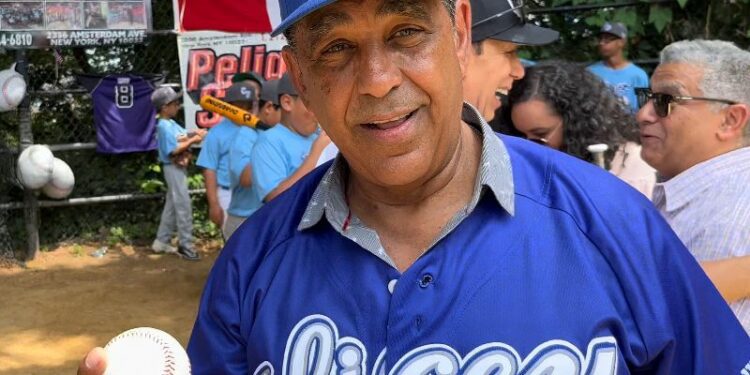 Adriano Espaillat anuncia juego Licey y Águilas en el Yankee Stadium.