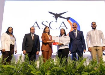 Gobierno entrega 10 mil becas nacionales e internacionales a igual número de jóvenes 