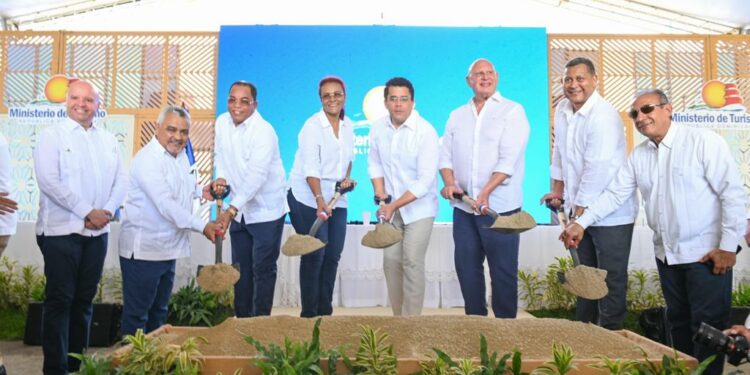 Collado inicia el remozamiento del malecón de Samaná