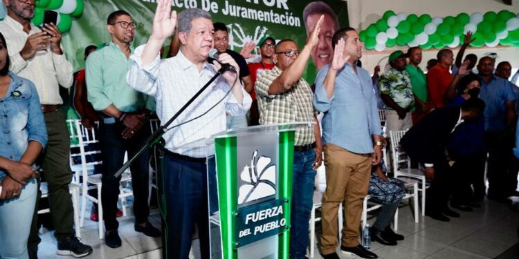 Leonel Fernández juramenta nuevos miembros de la FP en Hato Mayor