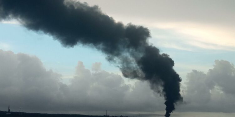 Cuba coordina con EEUU su ayuda para combatir incendio