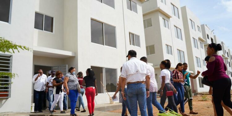 Gobierno fomenta participación de desarrolladores en la construcción de viviendas de bajo costo