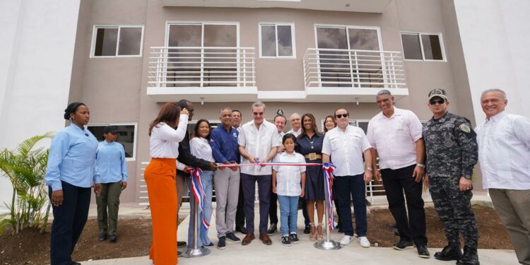 Gobierno entrega 120 viviendas del Plan Familia Feliz