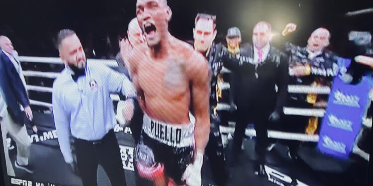 Dos boxeadores dominicanos se coronaron hoy campeones mundiales