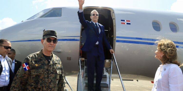 Presidente Abinader viaja este sábado a la toma de posesión  de Petro  en Colombia