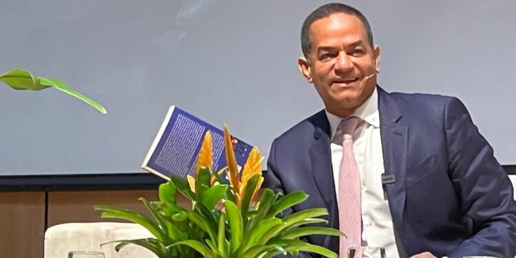 Julio César Valentín publica libro sobre los movimientos sociales en RD 