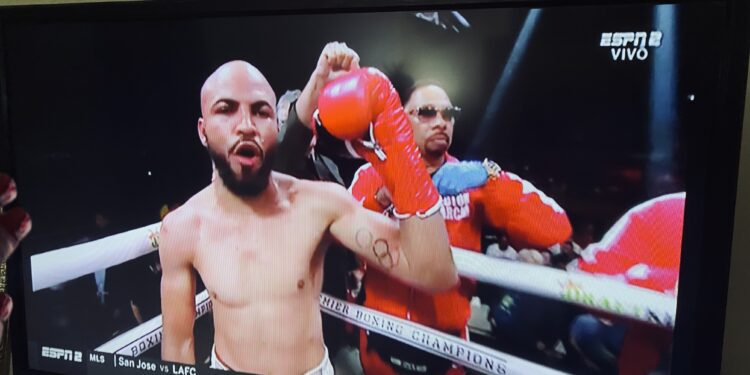El dominicano Héctor García se corona campeón mundial de boxeo