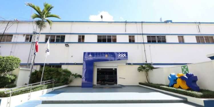 DGCP suspendió hace casi un mes contratos para adquisición de libros digitales