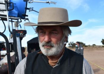 El FBI: Alec Baldwin apretó el gatillo del arma que mató a una mujer en un rodaje