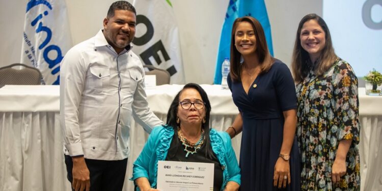 Certifican 440 educadores que forman en la primera infancia 