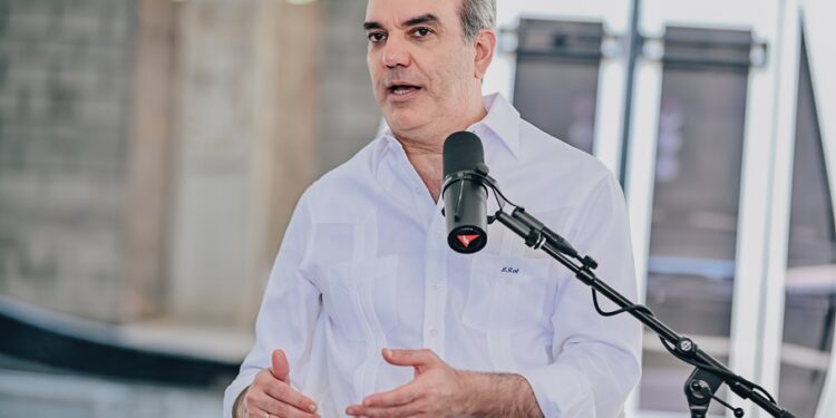 Abinader: su gobierno no es de ´popis´ y aún no decide si optará por la reelección