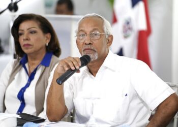 Ángel Hernández insiste con garantizar los aprendizajes esta vez con los directores del sur