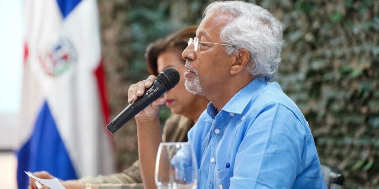 Ángel Hernández plantea revertir la cultura del “laissez faire” en la educación