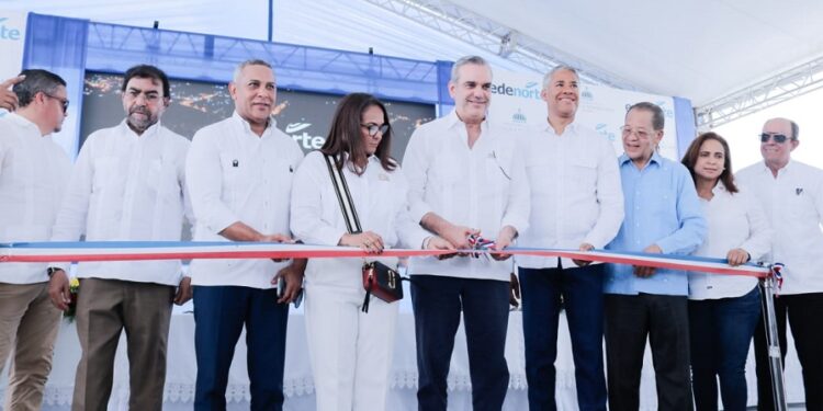 Presidente Abinader inaugura proyectos eléctricos en la provincia Duarte