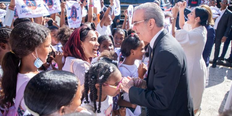Presidente Abinader asiste centenario de la Virgen de la Altagracia