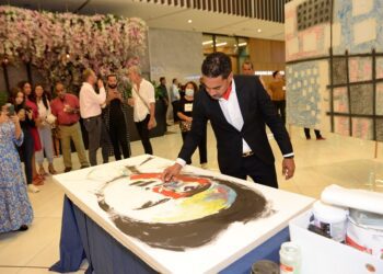 El pintor Oscar Abreu inauguró un nuevo espacio de arte en Downtown Center