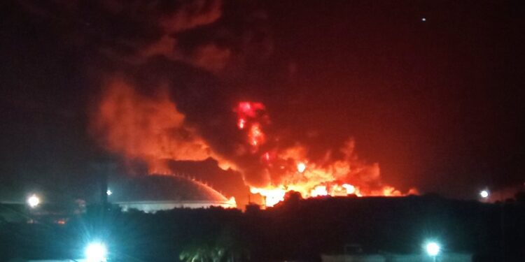 Otra tragedia en Cuba: Medio centenar de heridos por incendio en superpetrolero