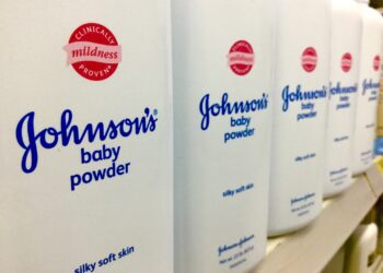 Relacionan con el cáncer el polvo talco de Johnson & Johnson