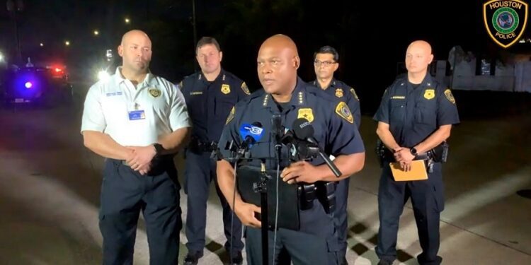 Tiroteo e incendio provoca cuatro muertos en Houston