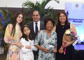 Reconocen a Patria Rivas como mujer destacada  en el campo de la ciencia 