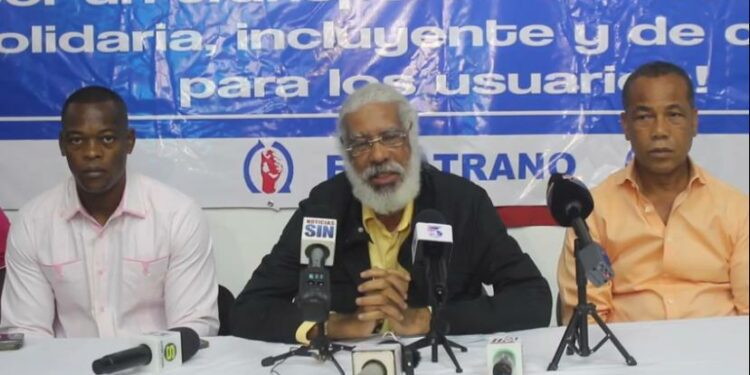 Juan Hubieres: "en seis meses pueden estar operando nuevos corredores del transporte"