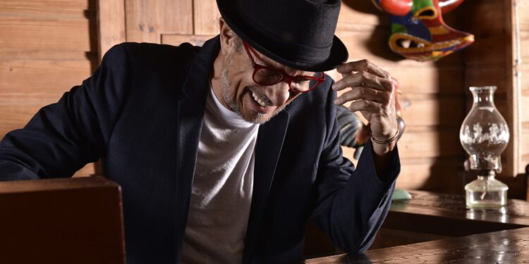 José Antonio Rodríguez regresa a la TV con el programa "Como un bolero"