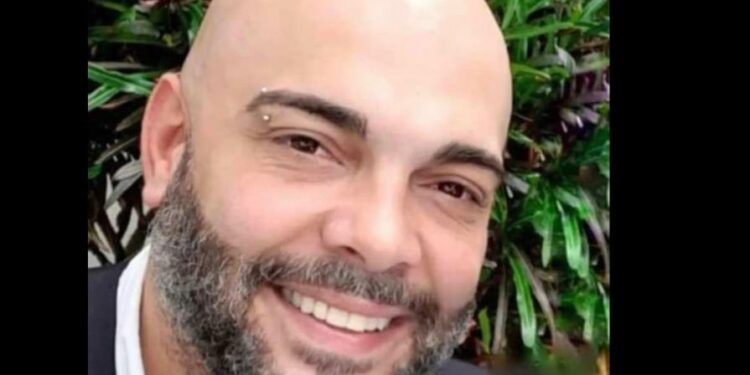 Muere conocido comunicador en medio de discusión con hombre que le disparó