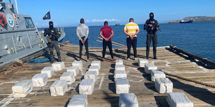 Narcotráfico recibe otro golpe;confiscan 460 paquetes de cocaína en costas de Peravia.