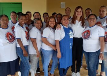 Asociación de Mujeres Rurales de Moca recibe la ruta gastronómica Mandiles de Esperanz