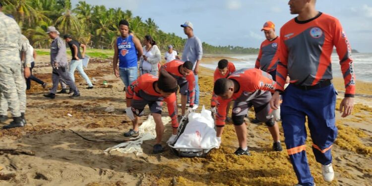 Defensa Civil busca cuerpo joven pelotero cayó en agua del Río Boba