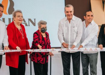 Abinader inaugura el Centro Logístico Rafael Perelló de INDUBAN