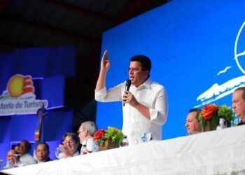 Gobierno invertirá RD$3,000 millones en ordenar vendedores informales en playas del país