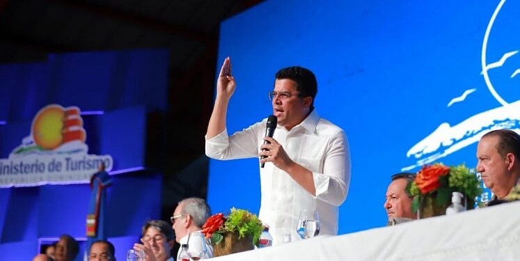 Gobierno invertirá RD$3,000 millones en ordenar vendedores informales en playas del país