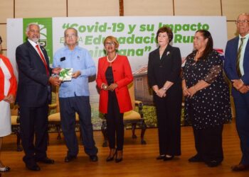 Estudio FP: El gobierno entregó a estudiantes rurales "tabletas" electrónicas sin internet