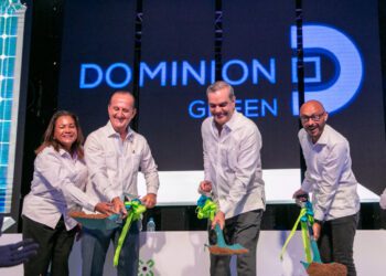  Abinader da primer palazo para construcción de dos parques fotovoltaicos