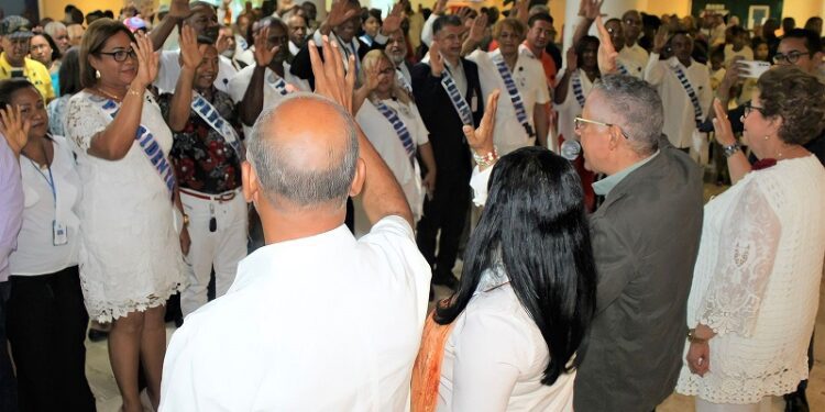 Alcalde Manuel Jiménez juramentó 26 Asociaciones de Juntas de Vecinos y 6 OCB