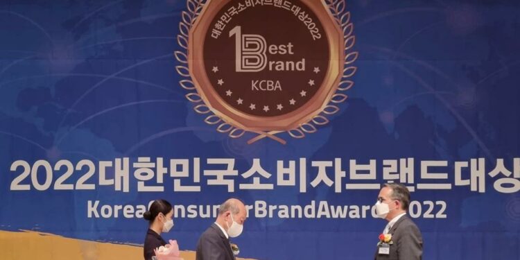 Federico Cuello recibe el premio al mejor embajador 2022 en Corea