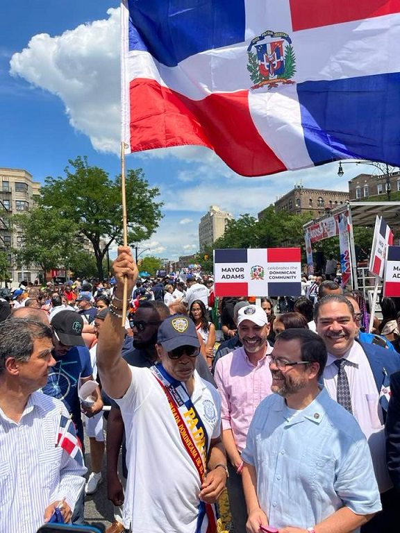 El Alcalde de NY participa en La Gran Parada Dominicana. DiarioDigitalRD