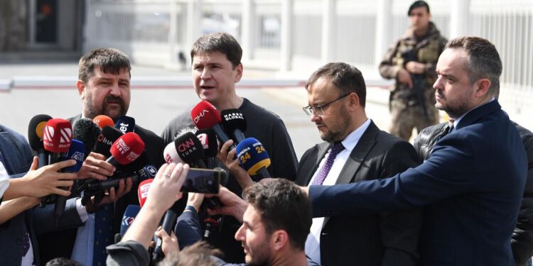 Ucrania critica la "absurda propaganda rusa" de "algunos políticos occidentales"