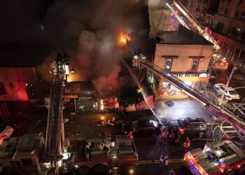 Al menos diez muertos, incluidos tres niños, en un incendio en Pensilvania