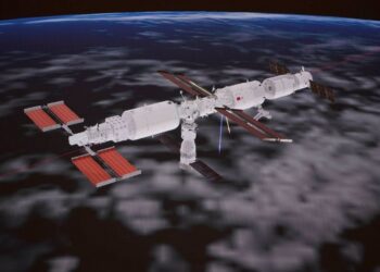 El laboratorio espacial chino despliega enormes alas solares flexibles