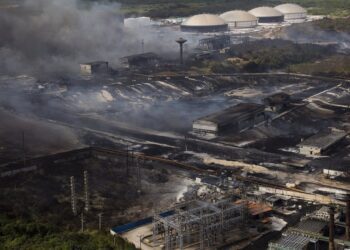 Expertos de EEUU y Cuba examinan ideas para recuperar la zona de Matanzas afectada por el incendio