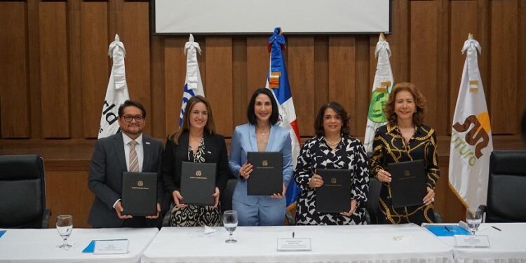 Organizaciones acuerdan educar sobre prevención de embarazo y uniones tempranas