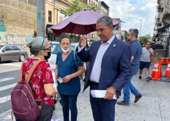 Adriano Espaillat gana primarias demócratas para el Congreso