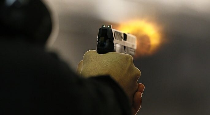 Un muerto y dos heridos en tiroteo policías y desconocidos sector de Queens residen dominicanos