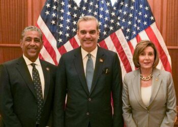 Abinader se reúne con Nancy Pelosi, presidenta de la Cámara de Representantes de EEUU.