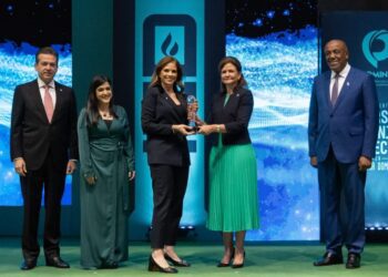 Gobierno reconoce a 10 empresas extranjeras en cinco categorías  