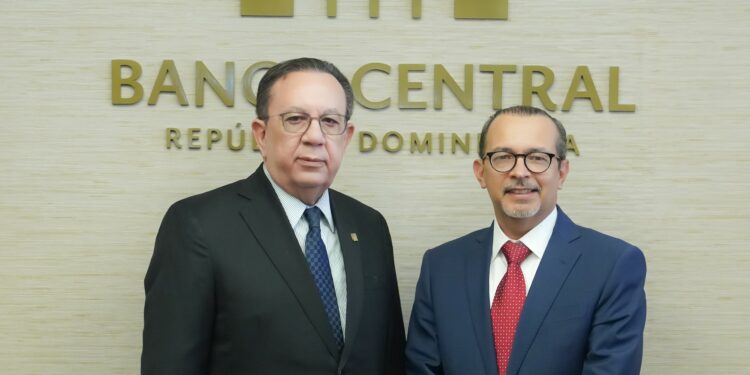 Ambev Dominicana proyecta inversiones en energía renovable y producción de maíz