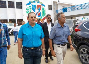 Gobierno entrega materiales de construcción a familias afectadas por huracán Fiona en Hato Mayor